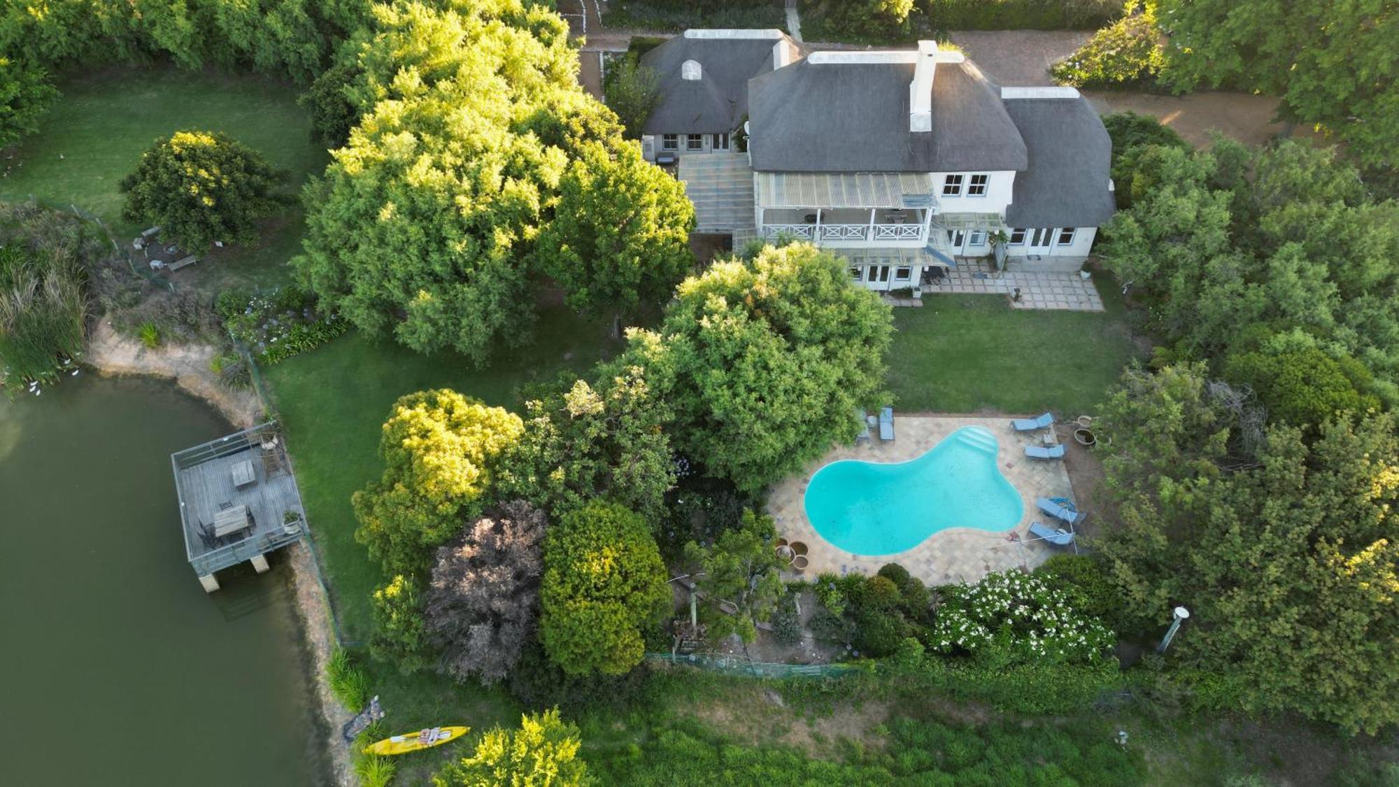 In The Vine Country Manor Guesthouse Stellenbosch Bagian luar foto
